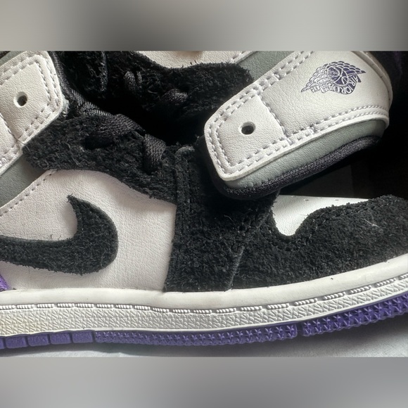 Brand new never worn Jordan 1 Mid SE Purple; size 10c - Picture 4 of 13